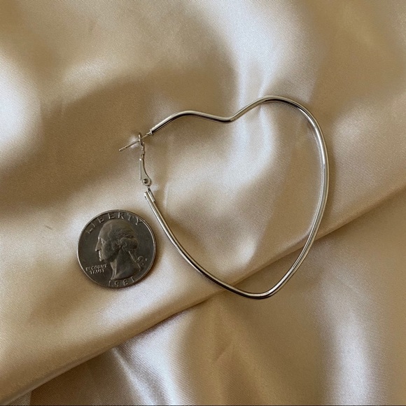 Heart Hoops Hoop Earrings Minimalist - Picture 13 of 13